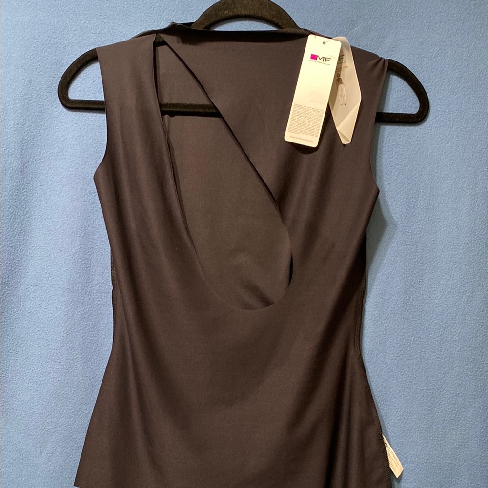 Elegant New Tear Drop Open Back Black Sleeveless Top - Picture 12 of 14